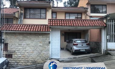 Venta de Casa de 4 Habitaciones, Sector Racar, Cerca de Plaza Racar, Cuenca