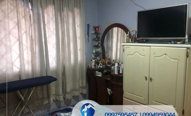 Venta de Casa de 4 Habitaciones, Sector Racar, Cerca de Plaza Racar, Cuenca