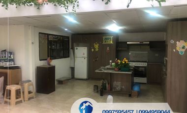 Venta de Casa de 4 Habitaciones, Sector Racar, Cerca de Plaza Racar, Cuenca