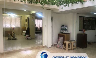 Venta de Casa de 4 Habitaciones, Sector Racar, Cerca de Plaza Racar, Cuenca
