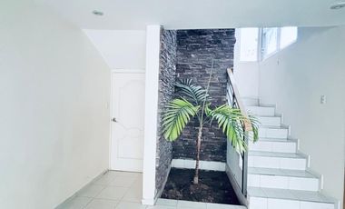 Casa en RENTA, Calle Marques Villa del Villar del Aguila 976 Col. Lomas del Marques Querétaro