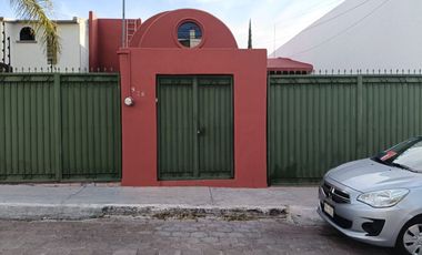 Casa en RENTA, Calle Marques Villa del Villar del Aguila 976 Col. Lomas del Marques Querétaro