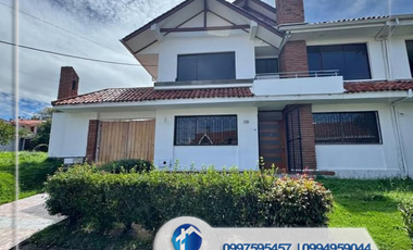 Venta  de Casa Remodelada Sector Las Pencas, Cuenca