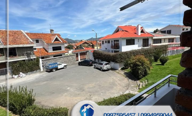 Venta  de Casa Remodelada Sector Las Pencas, Cuenca