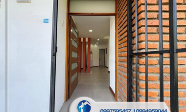 Venta  de Casa Remodelada Sector Las Pencas, Cuenca