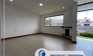 Venta  de Casa Remodelada Sector Las Pencas, Cuenca