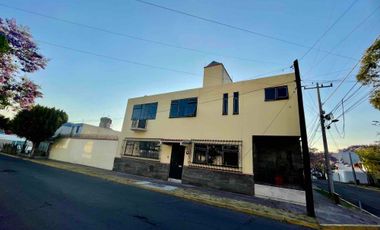 Residencia en esquina en venta en el Mirador
