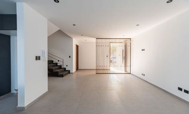 CASA EN VENTA CON 3 RECÁMARAS EN PARQUE MAR EGEO, LOMAS DE ANGELÓPOLIS 3