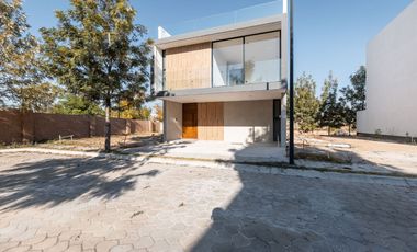 CASA EN VENTA CON 3 RECÁMARAS EN PARQUE MAR EGEO, LOMAS DE ANGELÓPOLIS 3