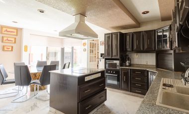 CASA EN VENTA CON 3 RECÁMARAS EN ZAVALETA