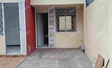 CASA-VENTA! 90m2 a 5mnts Terminal Quitumbe,pertenece a conjunto, a pasos de Av Mariscal Sucre diagonal a Fundeporte. SECTOR LAS CUADRAS