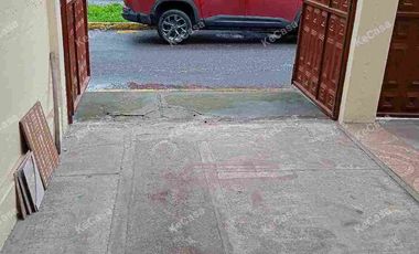 CASA-VENTA! 90m2 a 5mnts Terminal Quitumbe,pertenece a conjunto, a pasos de Av Mariscal Sucre diagonal a Fundeporte. SECTOR LAS CUADRAS