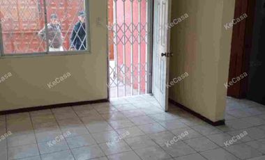 CASA-VENTA! 90m2 a 5mnts Terminal Quitumbe,pertenece a conjunto, a pasos de Av Mariscal Sucre diagonal a Fundeporte. SECTOR LAS CUADRAS