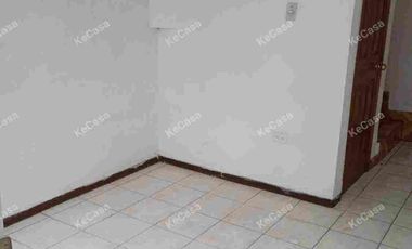 CASA-VENTA! 90m2 a 5mnts Terminal Quitumbe,pertenece a conjunto, a pasos de Av Mariscal Sucre diagonal a Fundeporte. SECTOR LAS CUADRAS