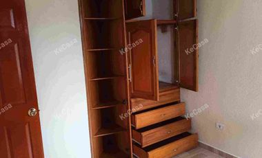 CASA-VENTA! 90m2 a 5mnts Terminal Quitumbe,pertenece a conjunto, a pasos de Av Mariscal Sucre diagonal a Fundeporte. SECTOR LAS CUADRAS