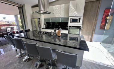 LAS CAÑADAS CASA CON ALBERCA, AMPLIAS TERRAZAS, JARDINES Y BONITAS VISTAS.