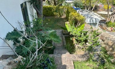 LAS CAÑADAS CASA CON ALBERCA, AMPLIAS TERRAZAS, JARDINES Y BONITAS VISTAS.