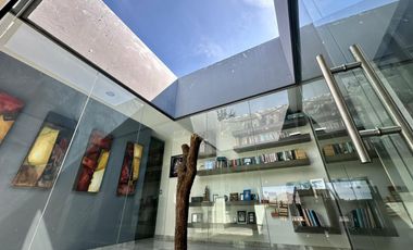 LAS CAÑADAS CASA CON ALBERCA, AMPLIAS TERRAZAS, JARDINES Y BONITAS VISTAS.