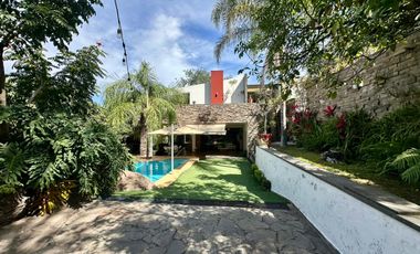 LAS CAÑADAS CASA CON ALBERCA, AMPLIAS TERRAZAS, JARDINES Y BONITAS VISTAS.