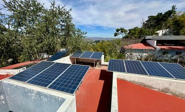 LAS CAÑADAS CASA CON ALBERCA, AMPLIAS TERRAZAS, JARDINES Y BONITAS VISTAS.