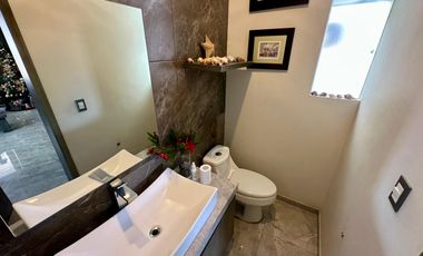 LAS CAÑADAS CASA CON ALBERCA, AMPLIAS TERRAZAS, JARDINES Y BONITAS VISTAS.