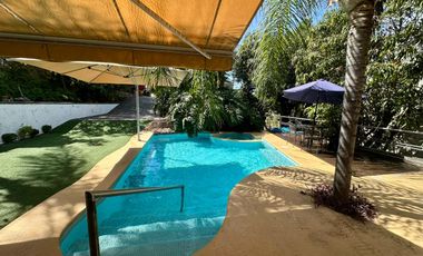 LAS CAÑADAS CASA CON ALBERCA, AMPLIAS TERRAZAS, JARDINES Y BONITAS VISTAS.