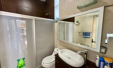 LAS CAÑADAS CASA CON ALBERCA, AMPLIAS TERRAZAS, JARDINES Y BONITAS VISTAS.