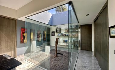 LAS CAÑADAS CASA CON ALBERCA, AMPLIAS TERRAZAS, JARDINES Y BONITAS VISTAS.