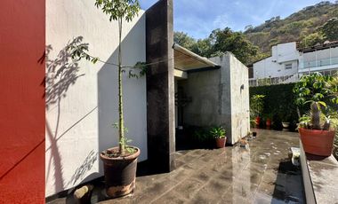 LAS CAÑADAS CASA CON ALBERCA, AMPLIAS TERRAZAS, JARDINES Y BONITAS VISTAS.