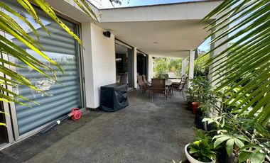 LAS CAÑADAS CASA CON ALBERCA, AMPLIAS TERRAZAS, JARDINES Y BONITAS VISTAS.