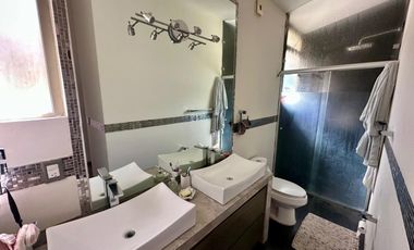 LAS CAÑADAS CASA CON ALBERCA, AMPLIAS TERRAZAS, JARDINES Y BONITAS VISTAS.