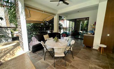 LAS CAÑADAS CASA CON ALBERCA, AMPLIAS TERRAZAS, JARDINES Y BONITAS VISTAS.