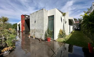 LAS CAÑADAS CASA CON ALBERCA, AMPLIAS TERRAZAS, JARDINES Y BONITAS VISTAS.