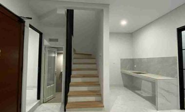 Nempel Jaksel, 2Lantai Dekat Toll dan Kampus UI at Scandy House