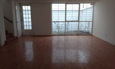 Casa en renta, con Loft anexo, en Jardines de Santa Mónica