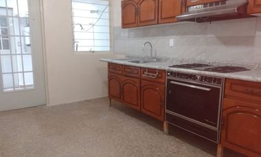 Casa en renta, con Loft anexo, en Jardines de Santa Mónica