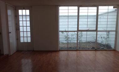 Casa en renta, con Loft anexo, en Jardines de Santa Mónica