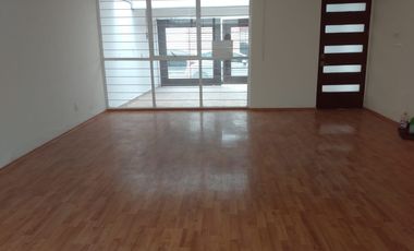 Casa en renta, con Loft anexo, en Jardines de Santa Mónica