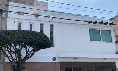 Casa en renta, con Loft anexo, en Jardines de Santa Mónica