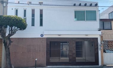 Casa en renta, con Loft anexo, en Jardines de Santa Mónica