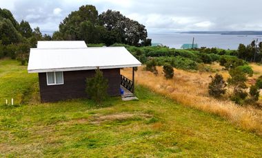 Venta Parcela con 2 Cabañas y Vista al Mar – Panitao, Puerto Montt