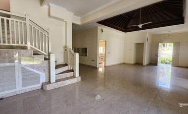 Villa one gate system dijual murah di Nusa Dua.