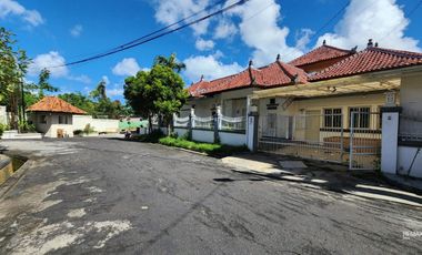 Villa one gate system dijual murah di Nusa Dua.