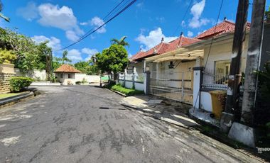 Villa one gate system dijual murah di Nusa Dua.