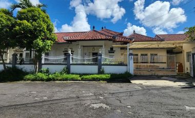 Villa one gate system dijual murah di Nusa Dua.