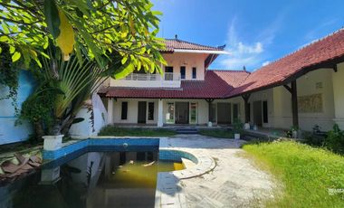 Villa one gate system dijual murah di Nusa Dua.