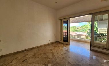 Villa one gate system dijual murah di Nusa Dua.