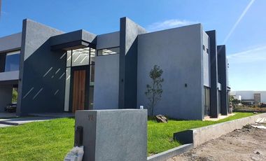 Casa en renta en el Campanario Querétaro