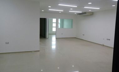 🏡Oficina con bodega en renta en Ciudad del Carmen 📍𝐔𝐛𝐢𝐜𝐚𝐜𝐢ó𝐧: Calle 51A Col. Caleta