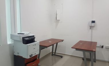 🏡Oficina con bodega en renta en Ciudad del Carmen 📍𝐔𝐛𝐢𝐜𝐚𝐜𝐢ó𝐧: Calle 51A Col. Caleta